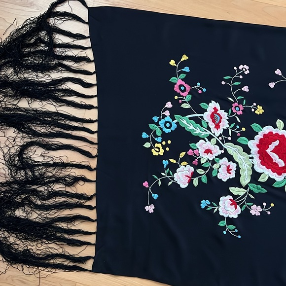 🏴💐100% Silk Shawl Floral Embroidered by Sue Wong | Black | 51”x18” + Fringe - Picture 11 of 17